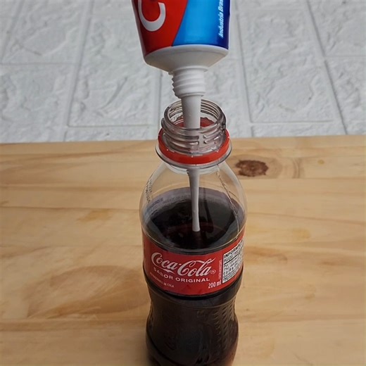 Put toothpaste in Coca-Cola and you'll thank me! This is amazing! | Barbie Recipes and Tips