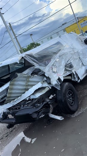 Normal 😂 #silverado #chevrolet #miami #florida #copart #subasta