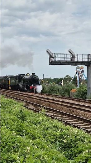 Dream steam train coming into Dawlish, GWR 4073 Class 5029 Nunney Castle #steamtrain #steamrailway