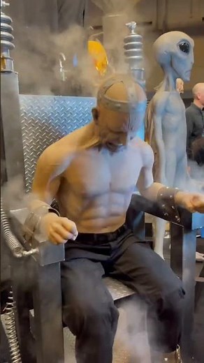 Distortions Unlimited Electric Chair Revenge Death Row Pneumatic #Animatronic at #Transworld 2023