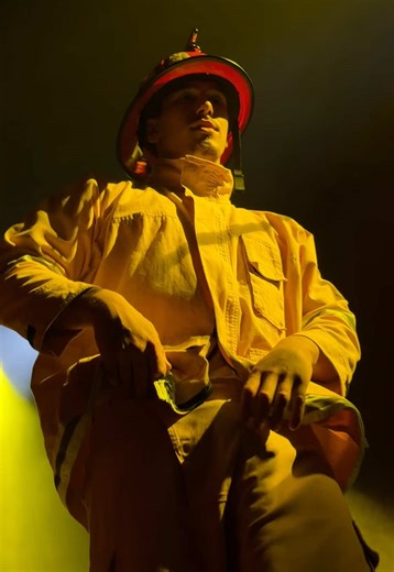 He is a just fireman😉 #marcusvrondas #magicmike #magicmikelive #fireman