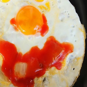 1.5M views · 3.1K reactions | It's all about low-carb/high-fat...but where do you start? (Hint: It doesn't come in a bottle or a book) Eat the right macros (75% fat, 20% protein, 5% carbs) and it'll help your body start using fat for fuel (Ketosis). Use this macro calculator for a flexible plan. The quiz takes less than 1-min! | MacroFare | Facebook