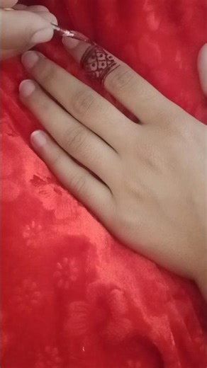 “Simple fingers, royal vibes ✨❤️Minimal mehndi that speaks elegance.”