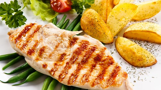 How to Cook Boneless, Skinless Chicken Without Butter or Oil