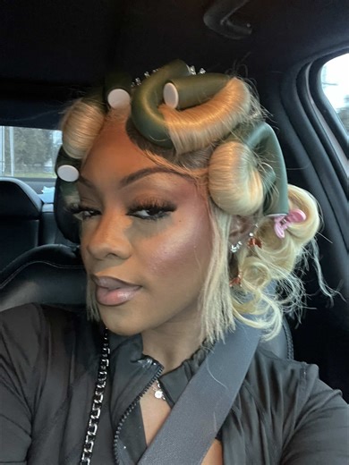 It’s like filter over filter right?🤣💀I feel if yo makeup eat you shouldn’t have a filter too. Or maybe bc ppl like the smooth look? #makeuptok #makeuphack #makeupstorytime CANT PIN THIS COMMENT - Ciera ᥫ᭡.: (Just using the comment to respond) just tht fast I come back on here and ppl done blew the whole thing out of proportion 😂 y is there ppl arguing in the comments? I never said anything was wrong w it nor that it was ugly 🤣 lmao I said I don’t understand what’s the need for both. End of s