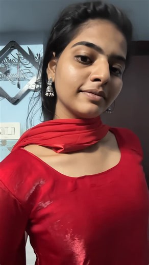 Kaviya’s_vlogs on Instagram: "₹280 kurti set haa??😳! #spacesilkkurti #kurtiwithduppataset #traditionalwear #reviewvideo #vlooger . . . Kurti details👇🏻 • website detail: meesho finds • sleeve type : gathering full sleeve • kurti material : space silk with lining • available size : S,M,L,XL • kurti length : knee length • neck pattern : round neck • back pattern : deep round neck with knots Dupatta details 👇🏻 • length : medium length • fabric : georgette material • border : four side satin bor