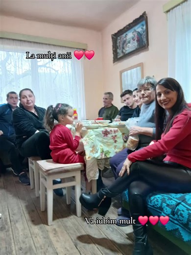 Videoclipuri postate de ❤💜Ramo💜❤ (@ramonicaramo11) cu sunet original - RadioPhantom 👻 - RadioPhantom (Manele Vechi) 👻