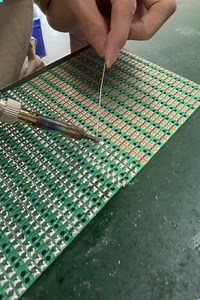 🔥 The Art of Hand Soldering in Electronics #handsoldering #electronicscraft #precisionwork #solderingskills #electronicassembly | Creative Inspiration For You