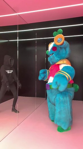 Elektrisierend! ⚡️ Die Spannung steigt! Gleich um 20 Uhr geht das große Finale los! Wer steckt unter den Masken?