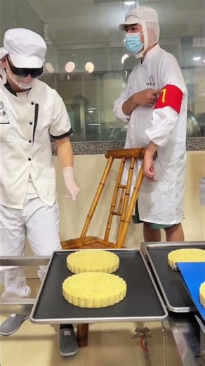 The whole process of mooncake production in the factory #cake #chineseburger