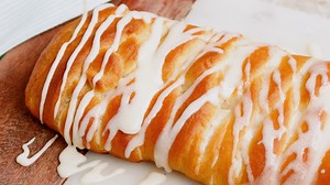 ➡️ Comment RECIPE to send this to your inbox! ⭐ Looking for a sweet dish to serve for breakfast? This Cheese Danish is the perfect treat! https://laurenslatest.com/easy-cheese-danish/ | Lauren's Latest | Facebook