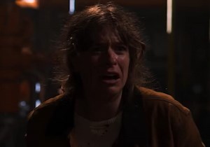  TERROR DO MICKEY MOUSE  Confira essa cena inédita do filme Screamboat: Terror a Bordo, filme de terror inspirado em Steamboat Willie de 1998, o clássico que apresentou Mickey Mouse ao mundo e que agora é de domínio público. Créditos: Omelete #filmes #cinema #filmesdeterror #mickeymouse #screamboat #disney | Status Geek Brasil | Facebook