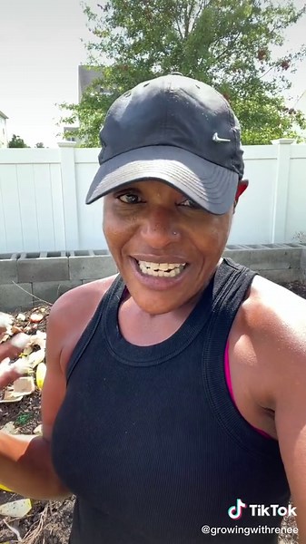 This is how I compost. #biodegradable #compost #compostable #compostables #compostaje #compostbin #composteras #composting #compostingisfun #ecofriendly #environment #farmlife #foodwaste #garden #gardening #growyourownfood #homesteadlife #organic #organicgardening #plants #plasticfree #recycle #savetheplanet #soil #sustainability #sustainable #sustainableliving #vegetablegarden #zerowaste