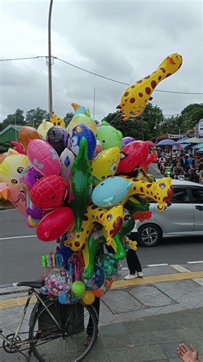 giraffe balloon wants to fly