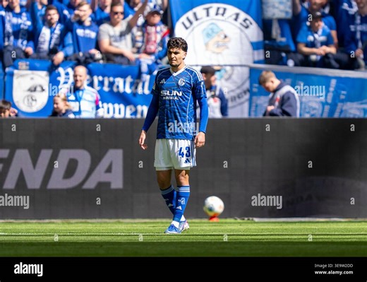 Einzelbild, Single image, freisteller: Mertcan Ayhan (FC Schalke 04, 43) FC Schalke 04 - Preußen Münster, 2. Bundesliga, 30. Spieltag, Veltins-Arena Gelsenkirchen, Saison 2025 2026, 19.04.2026 DFB regulations prohibit any use of photographs as image sequences and or quasi-video. (Photo by HMB Media/ Marco Bader/Sipa USA Stock Photo - Alamy