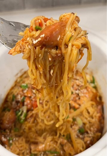 Easy Crockpot Honey Garlic Chicken and Noodles Recipe