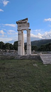 Το πολυετές αναστηλωτικό έργο στο Ασκληπιείο της Επιδαύρου ,όχι μόνο ανέδειξε τον αρχαιολογικό χώρο αλλά διόρθωσε και μια μεγάλη παρεξήγηση,ότι Επίδαυρος δεν είναι μόνο το υπέροχο θέατρο αλλά ότι το θέατρο είναι κομμάτι ενός συνόλου. Δυστυχώς μεγάλο αγκάθι παραμένει η έλλειψη μουσείου αντάξιου του οικουμενικού αυτού ιερού.Το μικρό μουσείο από τα παλαιότερα της Ελλάδας όχι μόνο δεν επαρκεί για την ιστορία του χώρου αλλά προκαλεί αλγεινή εντύπωση θυμίζοντας αποθήκη αρχαιοτήτων .Μακάρι κάποτε να δο