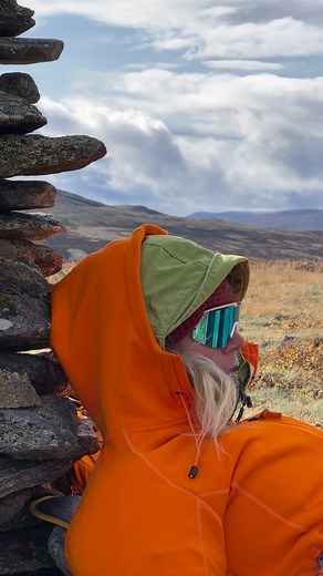 We are inspired by the Norwegian ecophilosopher Arne Næss. His understanding of joy is something deeper — something we must strive for, and that cannot be bought with money. Arne Næss and Deep Joy Arne Næss, the Norwegian philosopher and founder of deep ecology, believed that true joy arises from a profound connection with nature. He called this deep joy — a joy that is not about superficial pleasure, but about an inner experience of belonging to all living things. For Næss, nature was not somet