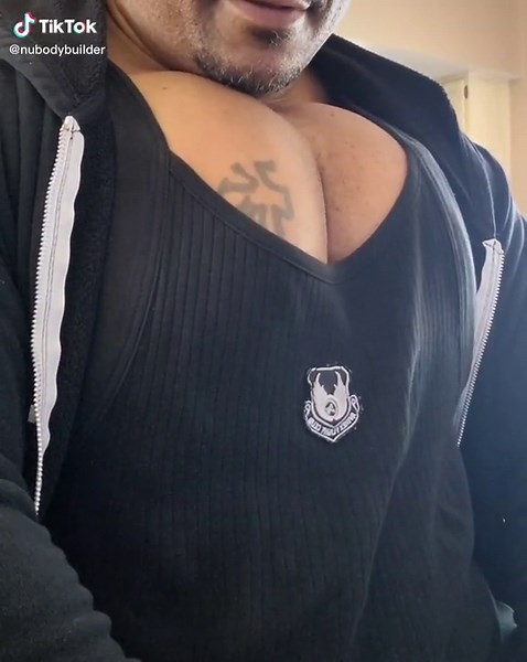 #fyp #foryou #pecschallenge #muscle #bodybuilding #musclecontrol #chest #pecbounce #pecs #viral