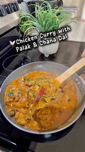 Lahori Style Chicken Curry with Palak & Chana Dal 🍗🥬 | #Shorts #chickenrecipe #ytshorts