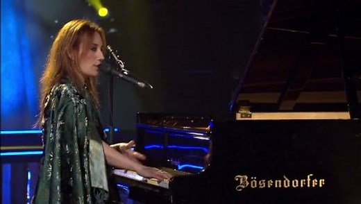 Tori Amos - Cornflake Girl (LIVE)