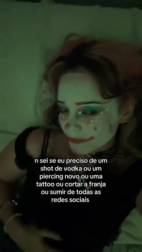 julia rod on Instagram: "tudo . . . #explorar #relatable #clownmakeup #wlw"