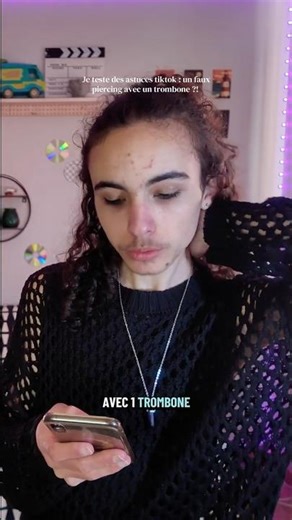 Un faux piercing avec un trombone ?? #crashtest #humour #piercing #shorts