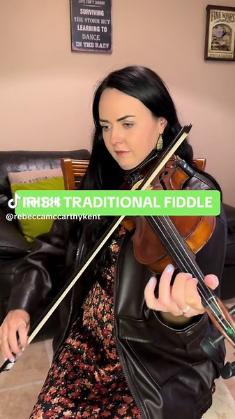Quick blast of a reel this afternoon 🎻🥰🎵 #fiddle #irishfiddle #violin #reel #irishmusic #traditionalirishmusic #ireland #kerry #fyp