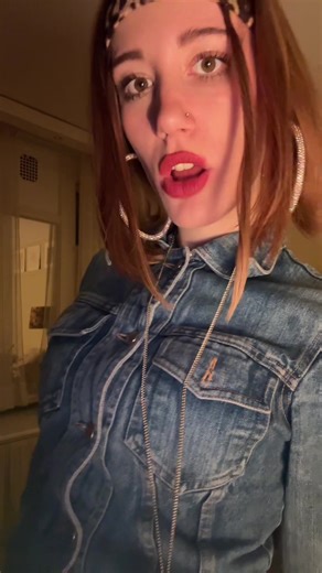 Video's van Anna Celeste (@_annaceleste_) met The Real Slim Shady - Eminem