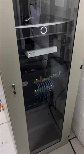 Essential Features of a Professional Server Rack