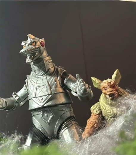 Forgot I even have a TikTok account, haven’t animated for almost a month so here’s the latest one, May or may not be a test run Godzilla Vs Mechagodzilla stop motion animation part 2 👀👀👀 Merry Christmas #animation #fyp #stopmotion #godzilla