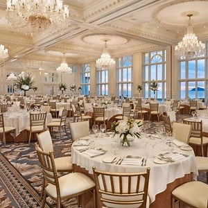 [Hot Item] Hotel Restaurant Dining Furniture Wedding Tiffany Chiavari Stacking Chair