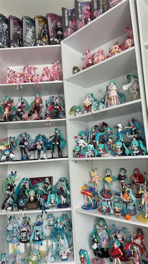 Clover on Instagram: "Hatsune Miku Flower Fairy Figure 🌸 • •• I got her on mercari! 🌸 ••• •••• #hatsunemiku #hatsunemikufigure #miku #mikuhatsune #mikufigure #vocaloid #pink #flower #ミク #初音ミク #collector #figure #figurecollector"