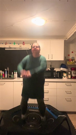 Queenfitness78 (@queenfitnesss78)’s videos with GO CRAZY - Fake Monarch