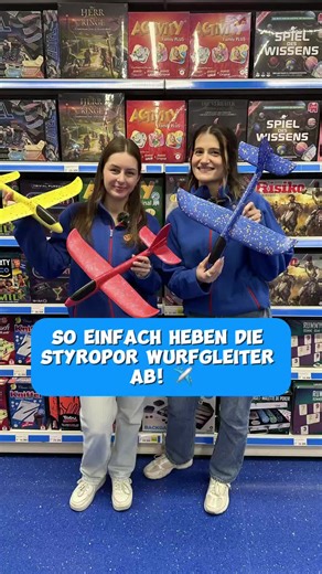 Bereit zum Abheben? ✈️😎 Der ultraleichte Wurfgleiter in drei verschiedenen Farben ist mit 2,99€/ CHF 3.95 günstiger als jede Billig-Airline! 😱 🔎: 237759 #SmythsToys #Segelflugzeug #SpielzeugFlugzeug #ModellFlugzeug #ToyTok
