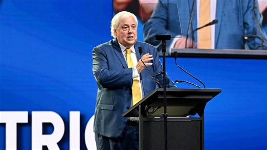 Clive Palmer announces shock return to politics