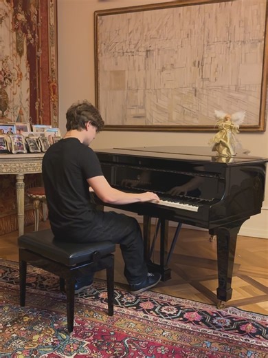 Sasha Alexander on Instagram: "Snapshots, but make it Swiss. 🇨🇭"