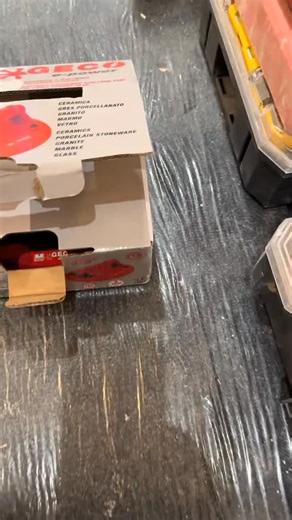 Geco E-Power electric suction cup 🔥 @kpeachwallandfloortiling in action 💪🏻 | Montolit Tiling Tools