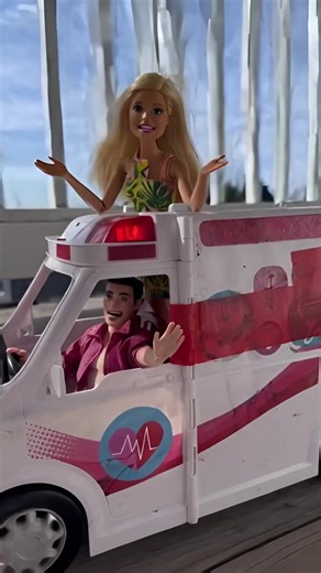 Ken y Barbie: ¡Aventuras en Ambulancia!