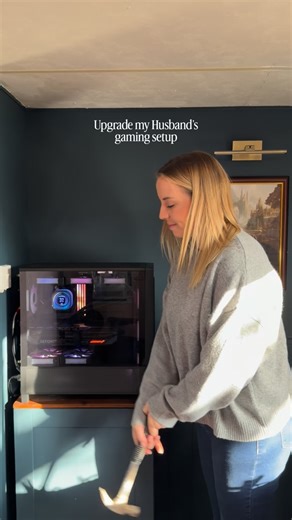 Amy Elle on Instagram: "Upgrade my Husband’s gaming setup 🖥️ ad A cheeky little upgrade for Hubby this Christmas and as per usual I don’t like to do things the “normal” way! I integrated the new Xeneon Edge touch screen monitor from @corsair into the wall because… why not?! It looks so good and has so many amazing features… yes, that is an integrated and fully operational keyboard 🤯 I hope you love this upgrade as much as I do! 💕"