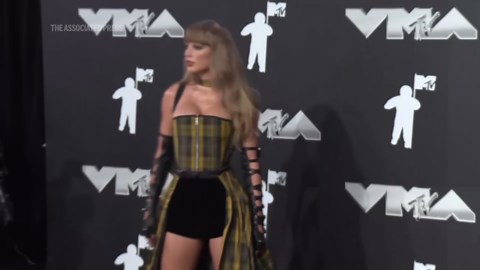 Taylor Swift arrives at MTV Video Music Awards