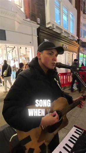 Ed Sheeran’s Perfect Under a Christmassy Dublin Night 🎄✨ #shorts #edsheeran #christmas #busking