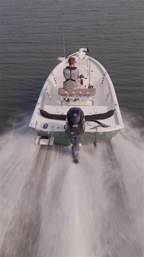 The 19 FSX paired with the @yamahaoutboards VMAX 90 SHO brings efficiency and performance together in a well-rounded platform. #AvidBoats #aluminumboat #aluminumboats #boat #boating #centerconsole #bayboat | Avid Boats