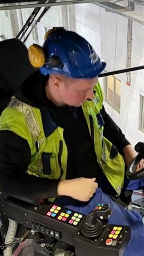 Have a look at the workspace of a straddle carrier driver! 🏗️ #logistics #hhla