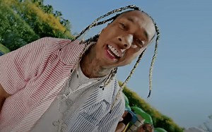 Tyga and Moneybagg Yo live the lavish life in “SPLASH” video