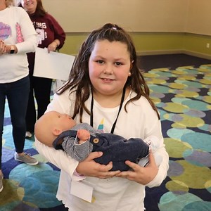 Kelli Maple | Here’s a little montage of Auggie and all of his new friends he made at @squelchycon 🥰 my video from Squelchy Con is now posted on my channel! | Instagram