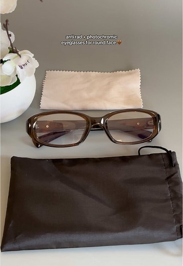 Best Eyeglasses for Round Faces: Anti-Rad Photochromic Picks