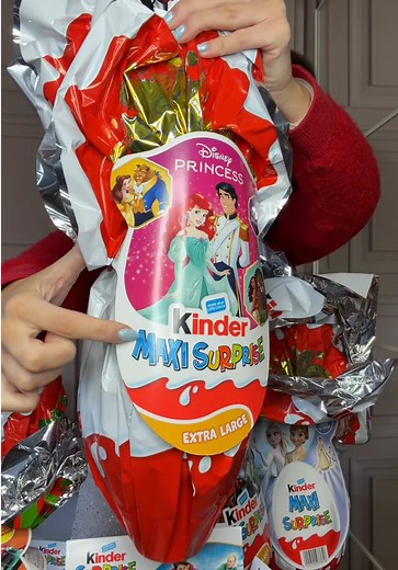 Disney Princess Kinder Surprise Maxi Egg Unboxing