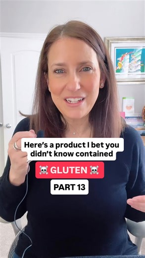 A lot of Lay’s potato chips don’t contain gluten ingredients—but that doesn’t mean all of them are gluten-free and safe. This is your reminder to always check labels, even on foods that usually feel like a “sure thing.” The Flamin’ Hot flavored Lay’s? They contain malted barley flour—aka gluten. This goes to show you that the same brand can have very different ingredients from flavor to flavor. Read every label, every time. 💛 👋 I’m Jenny and I love sharing tips about GF living. Please DM me yo