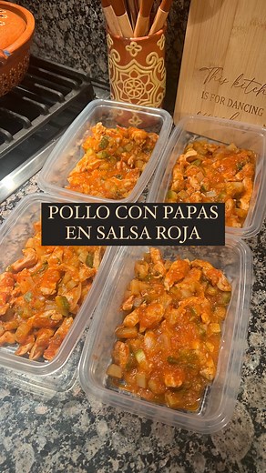 MEXICAN MEAL PREP FOR WEIGHT LOSS: POLLO CON PAPAS EN SALSA ROJA 🇲🇽❤️‍🔥 This simple, quick, but flavorful meal prep recipe is packed with vegetables, complex carbs, & over 30 grams of protein. Plus it’s gluten and dairy free making this a dish for anybody! INGREDIENTS: 20 oz chicken breast 4-5 Roma tomatoes 1/2 white onion 5 garlic cloves 1-2 serrano peppers (or jalapeños) 250 grams potato (~1 large) 200 grams zucchini (~1 large) Cilantro Salt Pepper Low sodium chicken bouillon Avocado oil sp